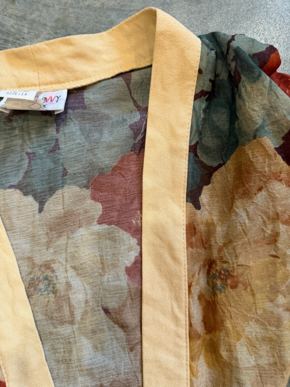Floral Open Kimono with Peach Trim - Picture 2 of 4